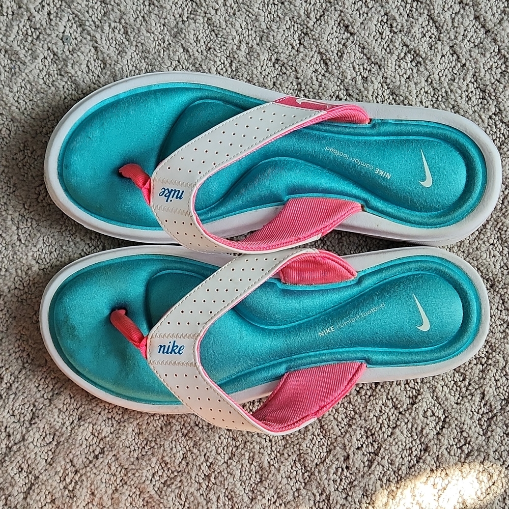 Decluttering.....Nike comfort footbed flip flips